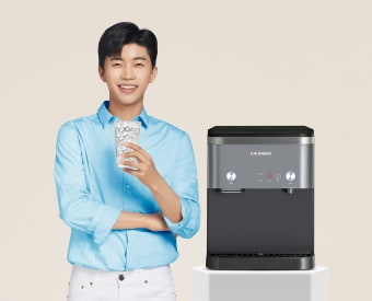 최근 청호나이스는 제빙기 수준으로 얼음을 생산하는 ‘청호 직수 얼음정수기 세니타 슈퍼’를 새롭게 선보였다. 사진제공 = 청호나이스