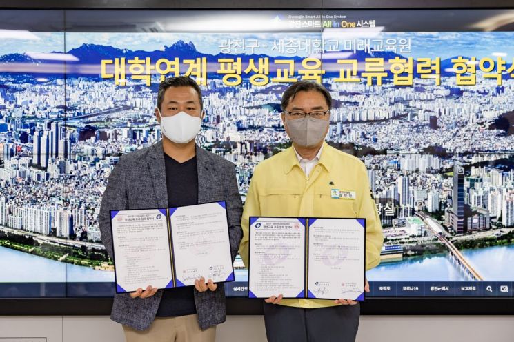 [포토]채현일 영등포구청장, 제76주년 광복절 기념 독립유공자 후손 표창장 수여 