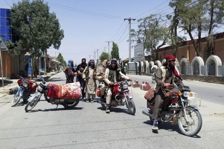아프간 정부 "평화롭게 정권 이양"…탈레반에 항복(종합)