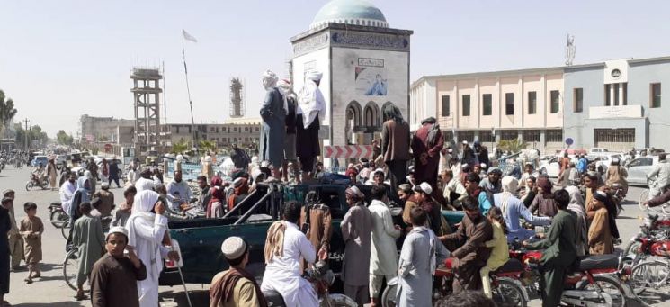 아프간 전국 장악한 탈레반, 수도 카불까지 진입…美 대사관도 철수 시작