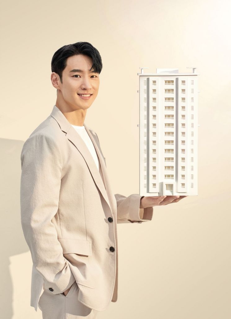 동문건설 광고 모델로 선정된 배우 이제훈 ＜사진제공 : 동문건설＞