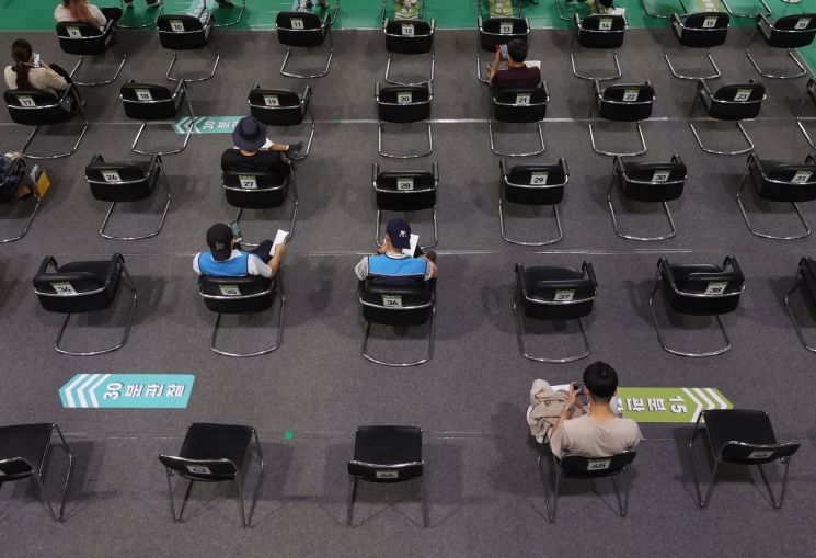 "'나라 믿는다'던 동생, 접종 후 사망…누구 믿어야 하나" 유족 호소