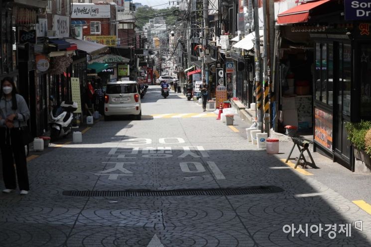 이태원 거리가 점심시간임에도 불구하고 한산하다. /문호남 기자 munonam@