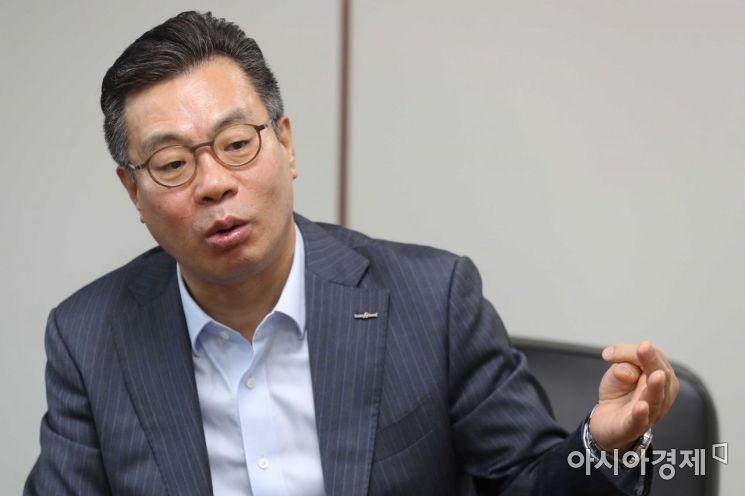 정일문 한국투자증권 사장이 20일 아시아경제와 인터뷰하고 있다. /문호남 기자 munonam@
