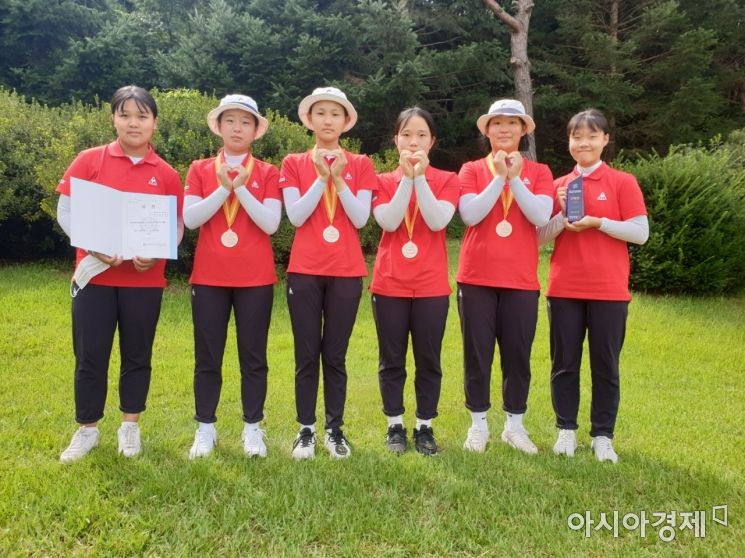울산스포츠과학중·고등학교 중등부 양궁선수단(사진 왼쪽부터 서은경, 장율리, 이채원, 박해원, 허지인, 김지윤).