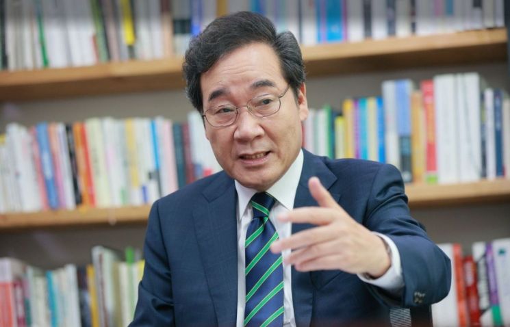 [인터뷰]이낙연 "국가가 거대한 보험회사처럼 돼야…기본소득, 위험하고 의아"