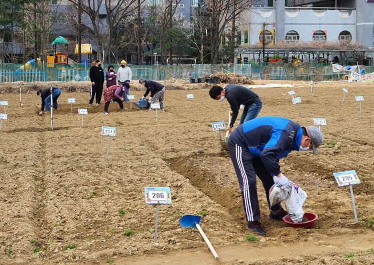 “사진으로 ‘한복 추억’ 나눠요”…종로구 '한복사진 공모전' 개최 