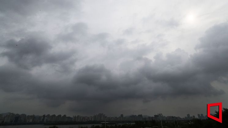 [날씨]전국 곳곳 눈·비…도로 위 '블랙아이스' 주의