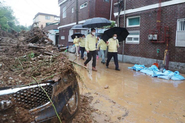태풍 '오마이스' 물폭탄, 도로 침수 피해 … 허성무 창원시장, 현장 긴급 점검