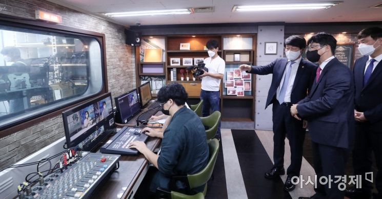 [포토] 직업훈련기관 현장 찾은 안경덕 장관