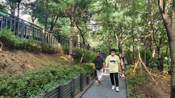 강남구, 코로나19 백신접종 완료자 포함 테이블에 ‘안내 POP’ 설치