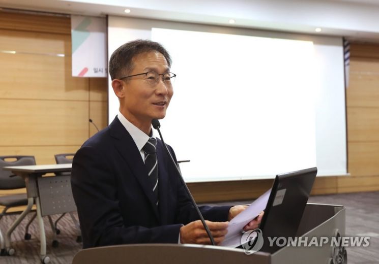 김호철 변호사가 26일 제 11대 국가경찰위원회 위원장으로 선출됐다. [이미지출처=연합뉴스]