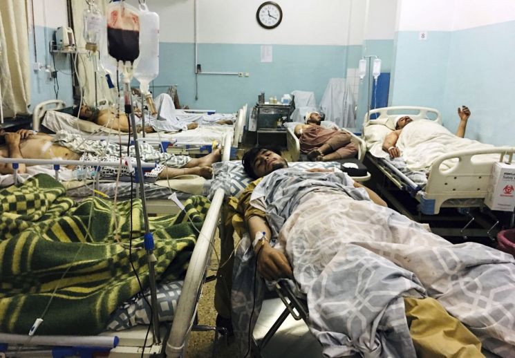 "카불공항 테러로 최소 90명 사망, 150명 부상"...美 보복 예상(종합)