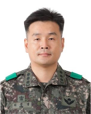 모친 임종도 못보고 이송임무 전념한 허 대령