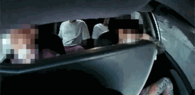 택시 블랙박스 영상에 찍힌 무임승차한 남성들. /사진=온라인 커뮤니티 '보배드림'
