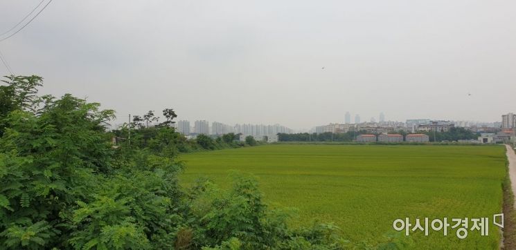 경기 화성시 진안동 일대 전경. 국토교통부는 지난 30일 이 일대에 신도시급 신규택지를 조성한다고 밝혔다.