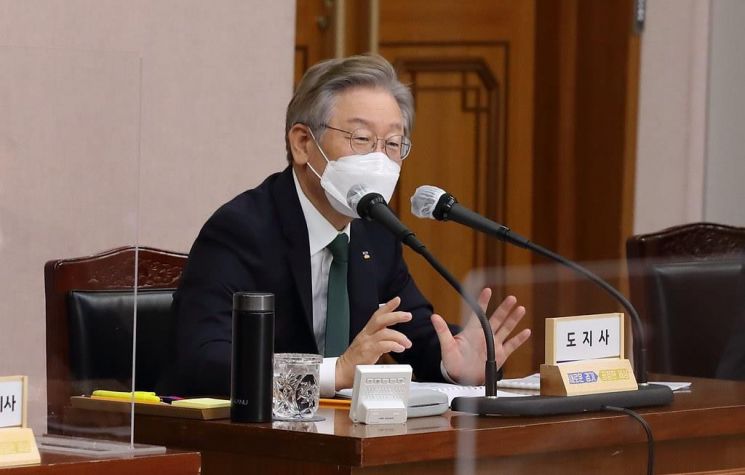 이재명 경기도지사가 지난달 31일 오후 경기도청에서 열린 8월 확대간부회의에서 발언하고 있다. / 사진=연합뉴스
