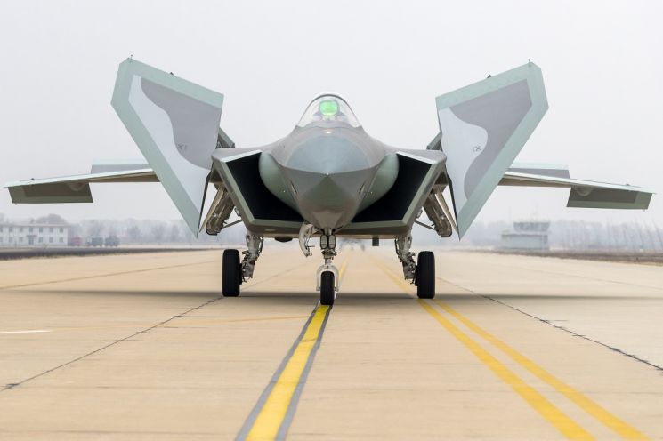 중국 J-20 스텔스기(사진 =중국군망 캡처)