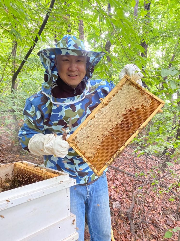 '양봉하는 오너' 구자은, 지구 생태 환경 개선 '꿀벌 살리기 운동' 동참