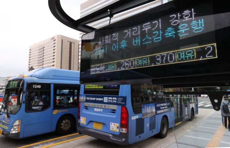서울시 25일부터 지하철·버스 감축 운행 정상화한다