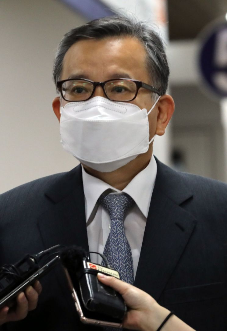 '뇌물수수' 파기환송심 첫 재판서 '증인 오염' 두고 檢·김학의 신경전