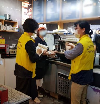 경남 창원시가 지난달 9일부터 26일까지 관내 김밥, 햄버거 전문점 738개소 대상 특별 위생 점검을 시행했다.[이미지출처=창원시]