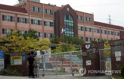 웅동중 정문. /사진=연합뉴스