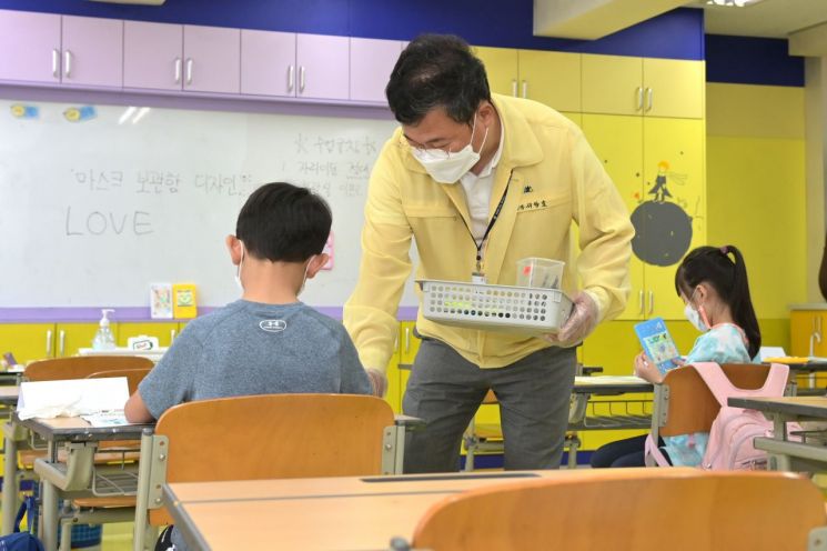 송파구 ‘원스톱 콜센터’로 1인 가구 챙긴다   