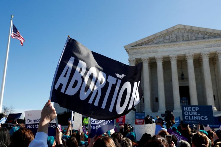 48년전 판결 부정한 연방대법원…美 정가 낙태제한법 후폭풍