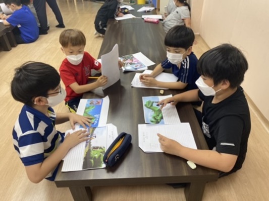 지역아동센터 아동·청소년 60여명이 ‘우리가 만드는 예술학교’라는 제목으로 ‘상상책놀이터’를 진행하고 있다. ⓒ 아시아경제