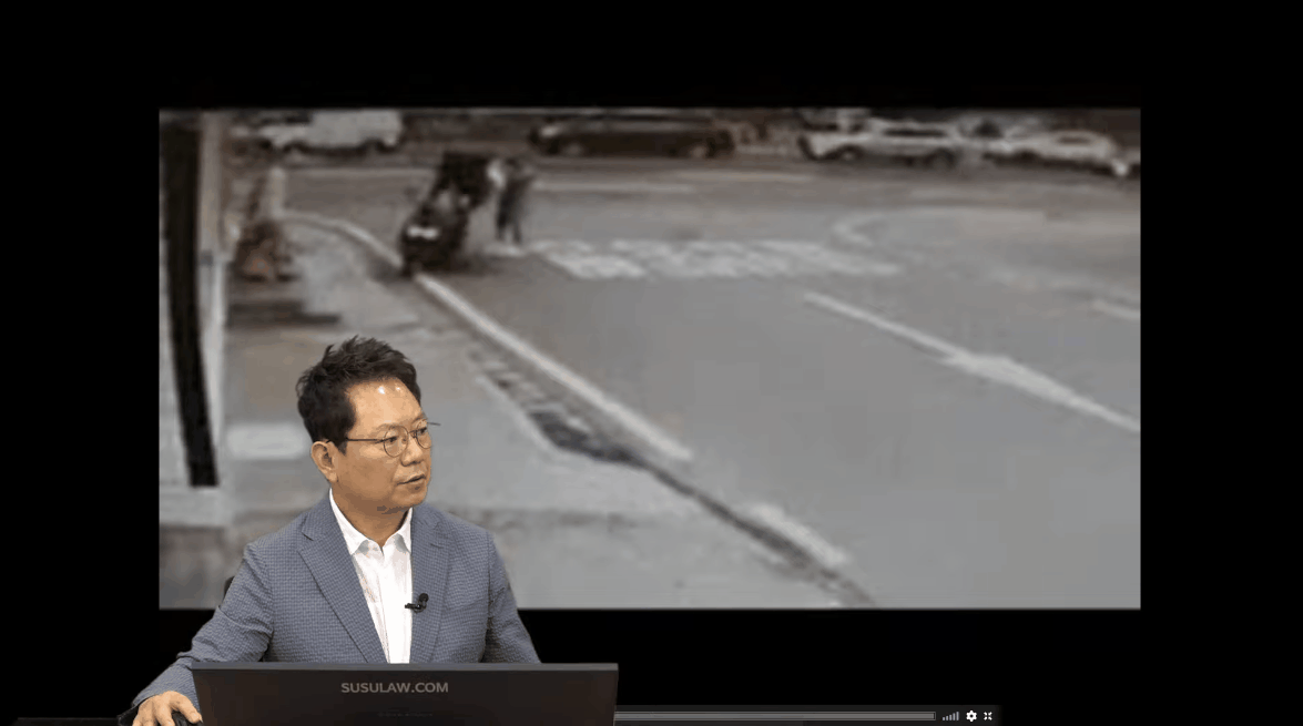 오토바이 엑셀 당겨 사고 낸 남성… 알고 보니 '반전내막' 있었다