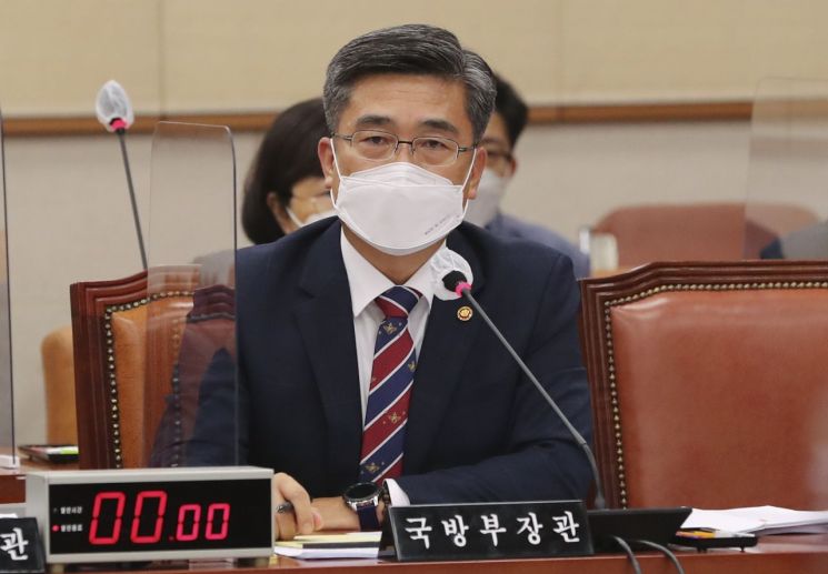 서욱 국방부 장관이 8월24일 오후 서울 여의도 국회에서 열린 법제사법위원회 전체회의에서 답변하고 있다. [이미지출처=연합뉴스]