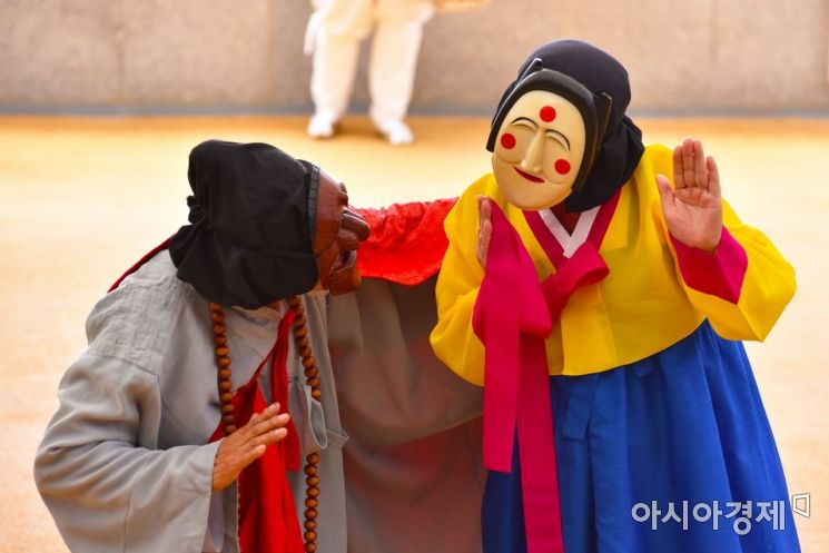 하회별신굿탈놀이 공연 [경북도 제공]