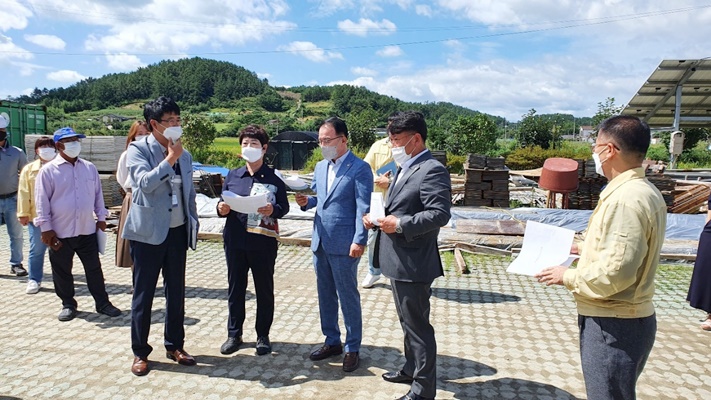 [포토] 완도군의회, 고금면 충무사 사업 현장 살펴