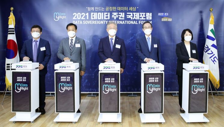 이재명 "대기업, 개인 생산 데이터로 막대한 이익…개인은 아무런 대가없어"
