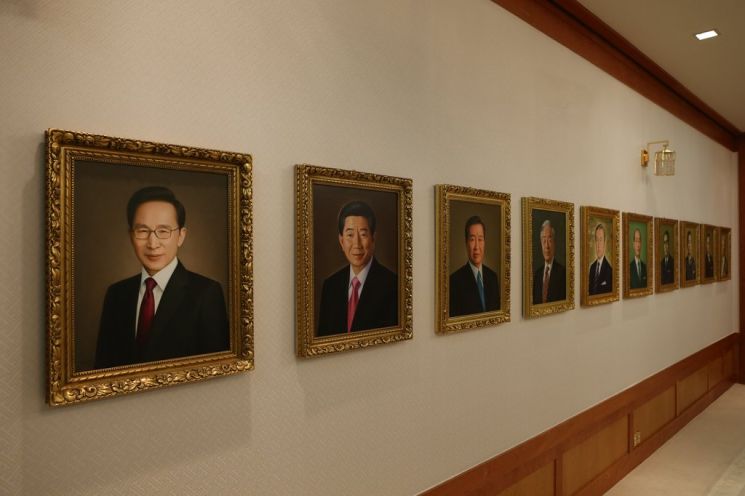 청와대 세종실에 역대 대통령들의 초상화가 걸려있다. /사진=연합뉴스