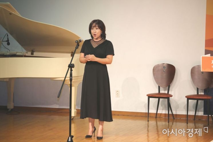 소프라노 김지숙이 특별찬양으로 'Amazing Grace'를 열창하고 있다./이상현 기자 lsh2055@