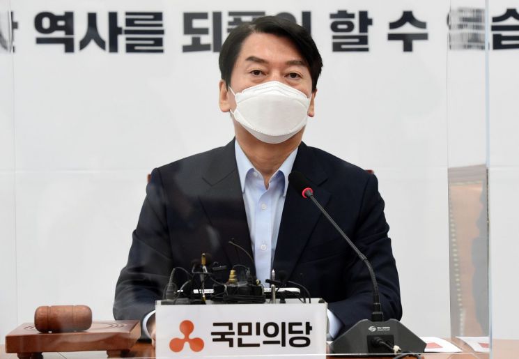 안철수 국민의당 대표가 13일 국회에서 열린 최고위원회의에서 발언하고 있다. [이미지출처=연합뉴스]