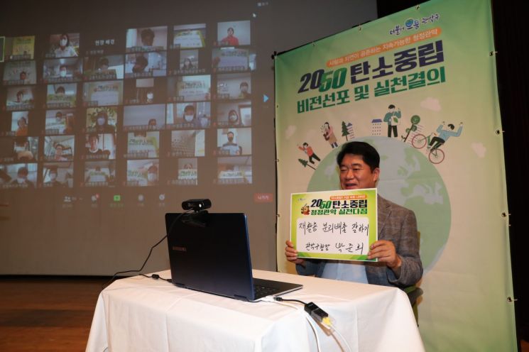 유동균 마포구청장 14일 저녁 홍대입구 특별방역 점검 
