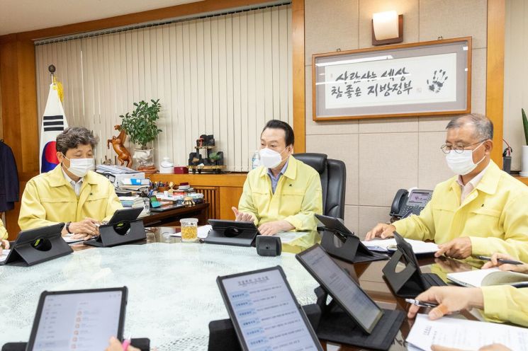 [포토]채현일 영등포구청장, 추석맞이 영등포 토박이 구민과 소통