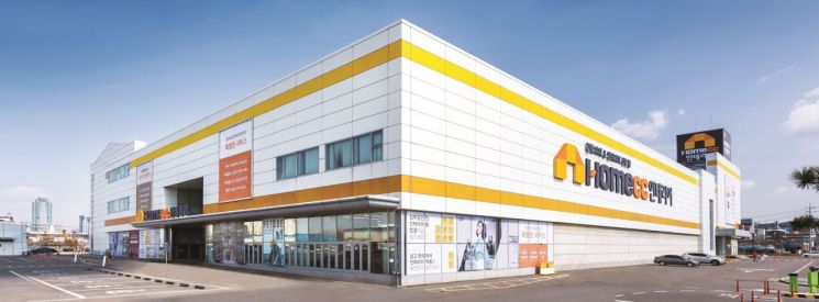 홈씨씨 인천점 전경. [사진제공=KCC]