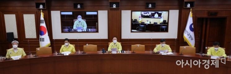 [포토] 비상경제 중대본회의 주재하는 홍남기 부총리