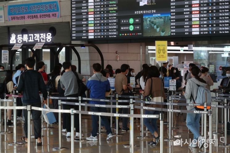 롯데면세점, 김해 이어 김포공항도 수성…"위드 코로나 기대"