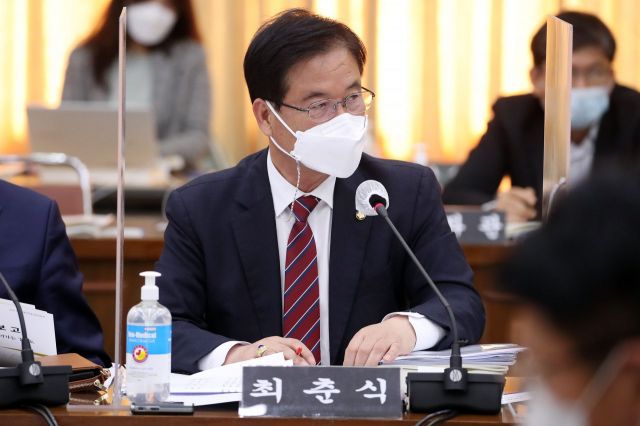 강력범죄자 신상공개 판단하는 '경찰 신상공개위', 심의 사건 절반 비공개 결정