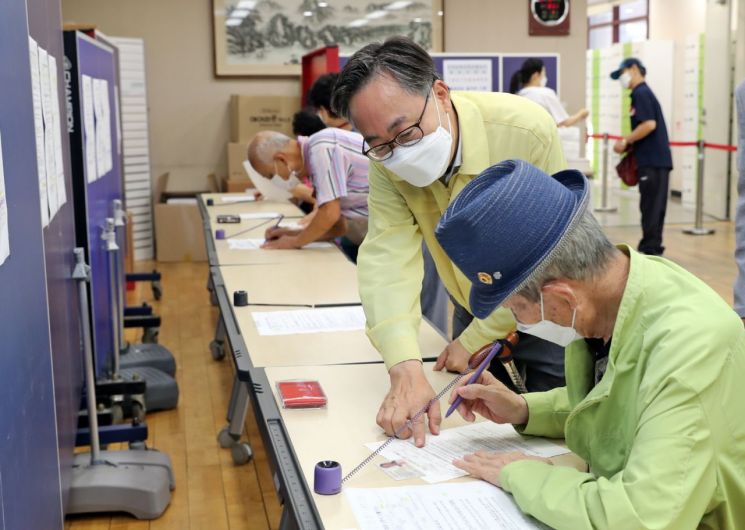 금천구, 전국 최초 모든 구민에 1인당 5만원 ‘건강돌봄 긴급재난지원금’ 지급