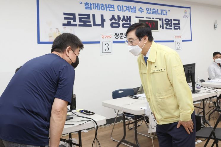 [포토] 성장현 용산구청장 추석맞이 전통시장 방문