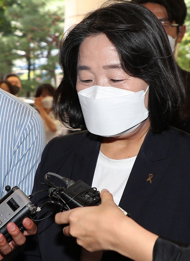 윤미향 재판서 정대협 회계담당자 "尹에 근거없이 돈 보낸 적 없어"