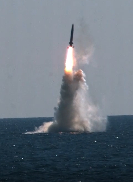 남북한 미사일 발사 놓고 북미 '비난 대립'