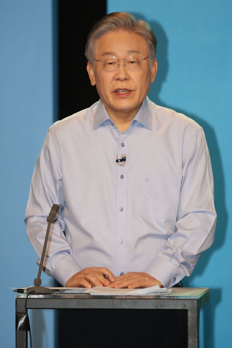 與 호남TV토론서 '화천대유' 난타전…이재명 "1원이라도 받았다면 후보 사퇴"