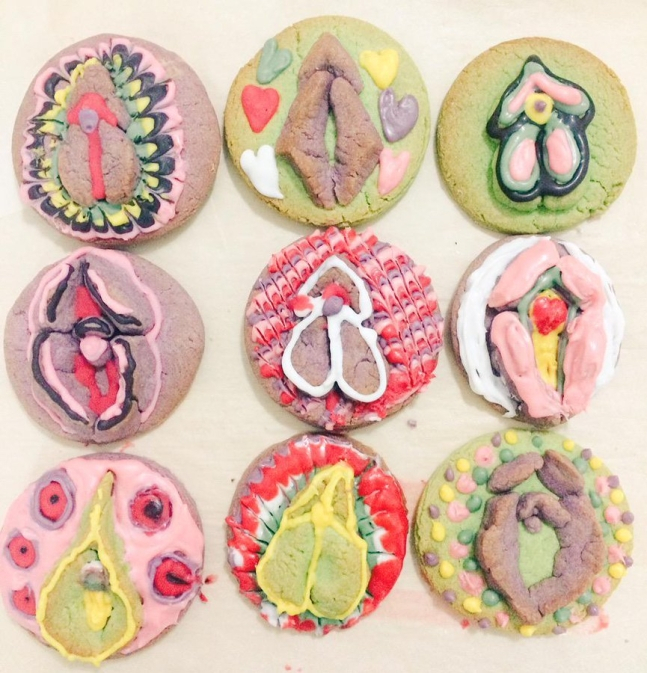 지난 2015년 서울퀴어문화축제에서 판매된 여성성기 모양 쿠키. / 사진=트위터 캡처